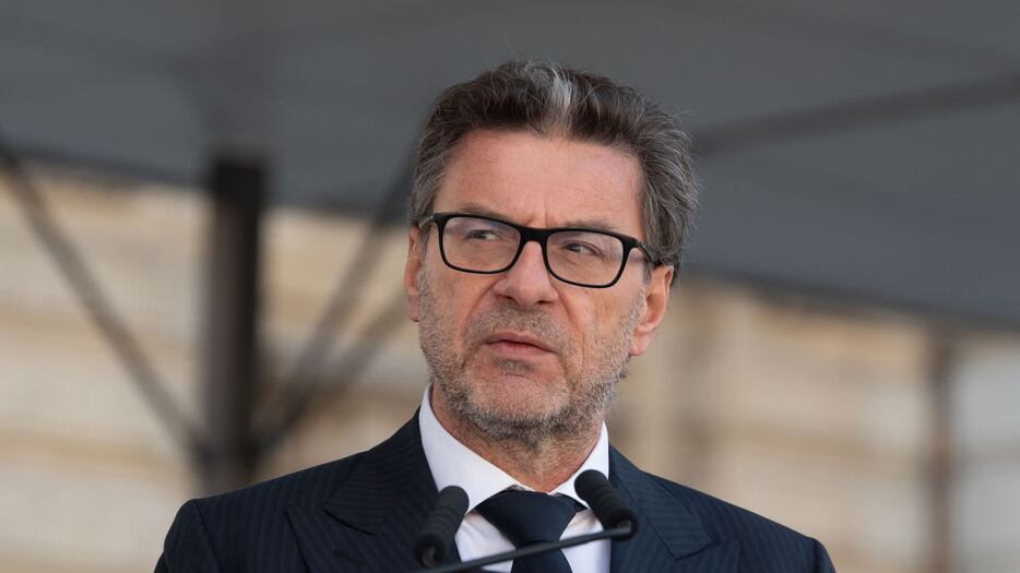 La rassicurazione di Giorgetti sul fisco: "Persone e aziende non devono temere"