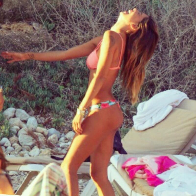 Belen Rodriguez, un'estate sexy e svestita  10