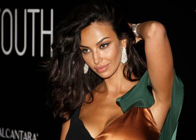 Madalina Ghenea, scollatura supersexy sul red carpet 14