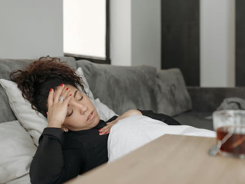 Mononucleosi, i sintomi e la terapia della "malattia del bacio"