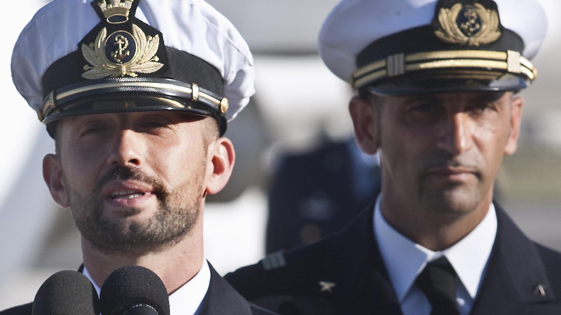 25 aprile, il coro della vergogna "A morte i due marò"