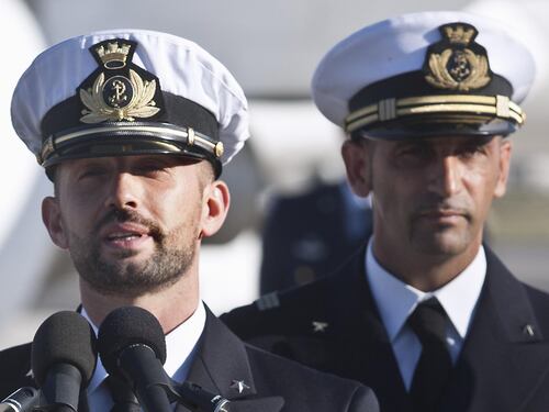 25 aprile, il coro della vergogna "A morte i due marò"