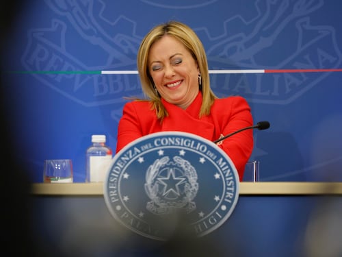 "In altre occasioni...". Botta e risposta tra Meloni e i giornalisti