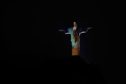 Il Cristo di Rio illuminato per l'apertura dei Giochi 2