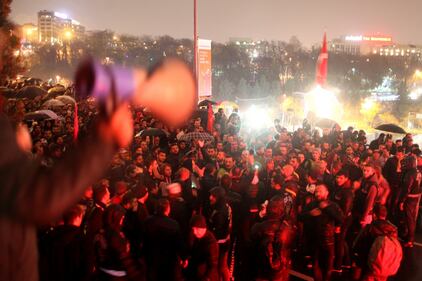 Istanbul, migliaia di tifosi in marcia contro il terrorismo 4