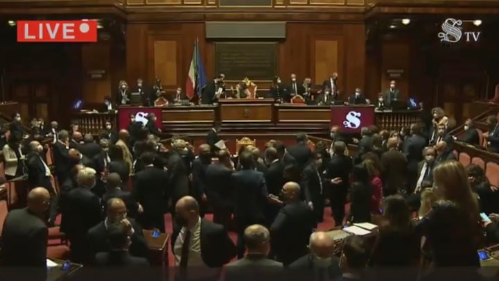 Assembramenti e proteste: al Senato va in scena pure la Var