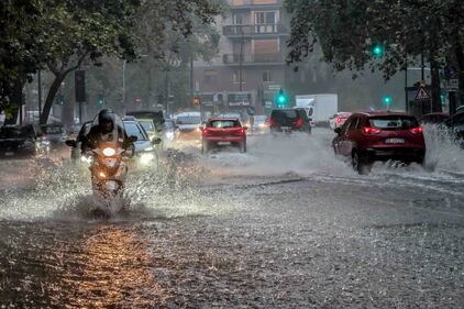Il ponte crollato e le frane: i danni del maltempo al Nord 1