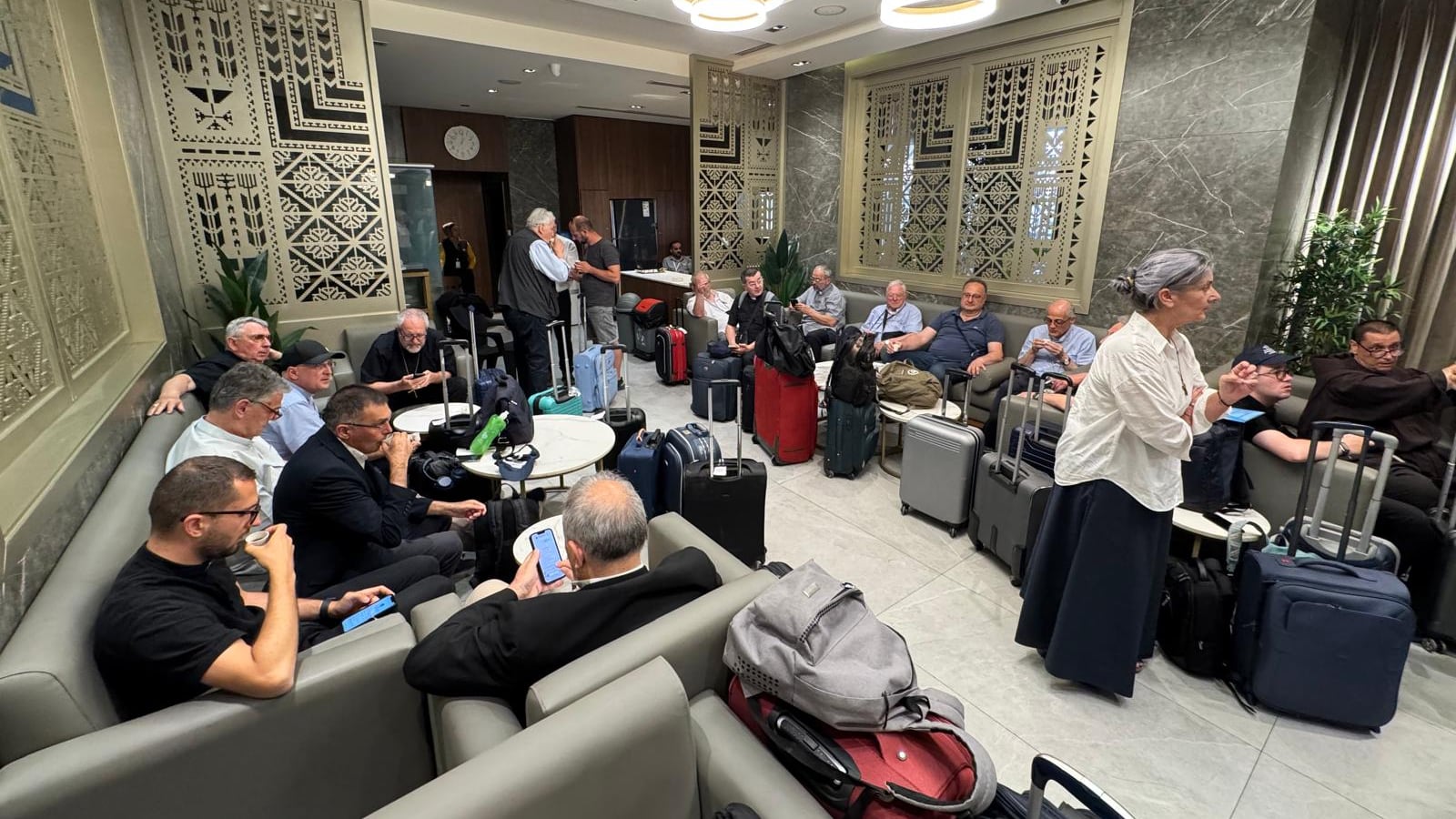 L'odissea dei vescovi toscani bloccati dall'attacco d'Israele