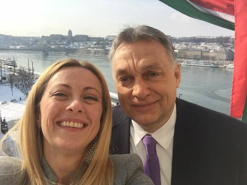Meloni incontra Orban a Budapest: "Combattere Soros e immigrazione clandestina"