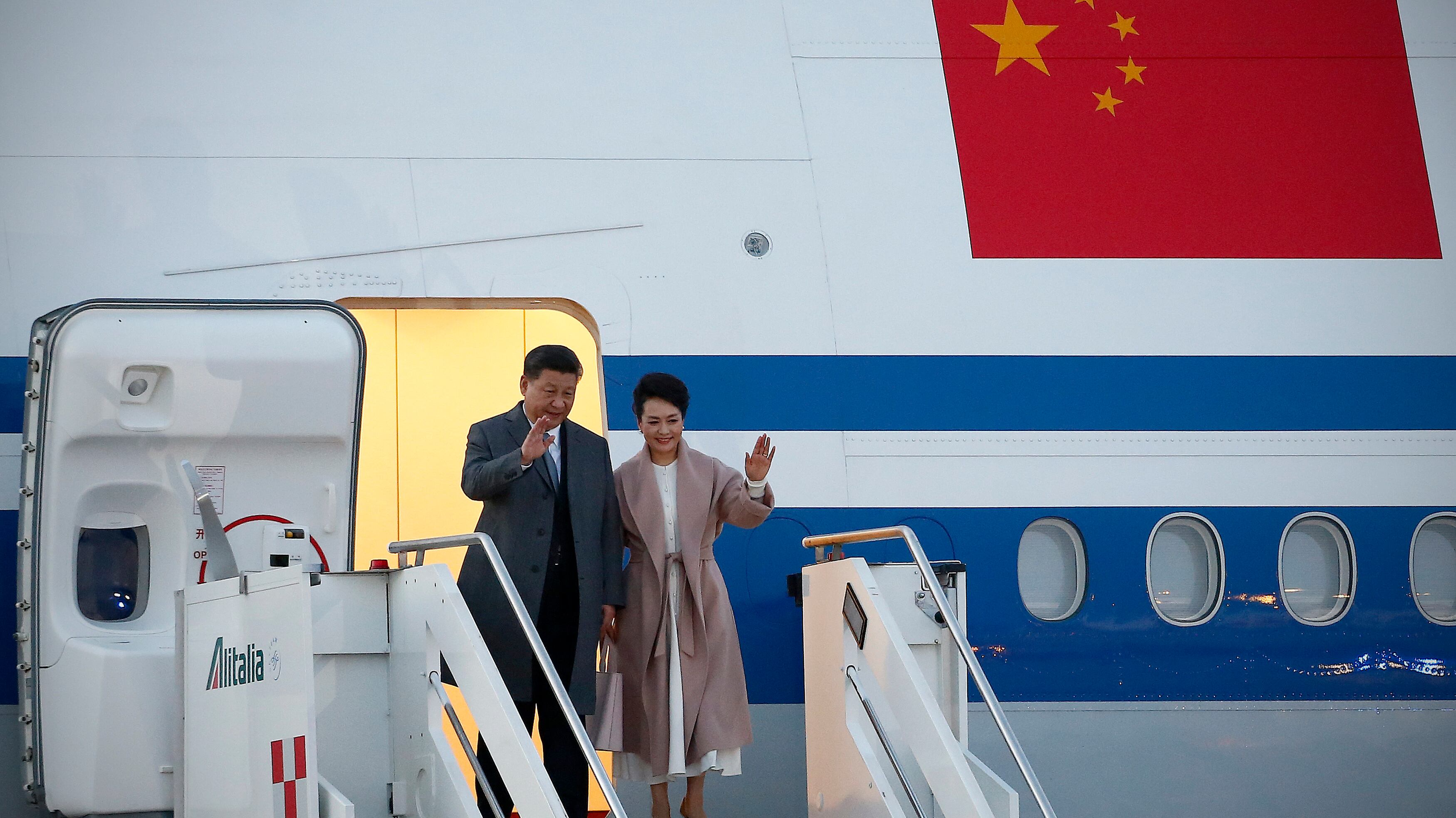 Xi Jinping sbarca a Roma benedetto da Mattarella