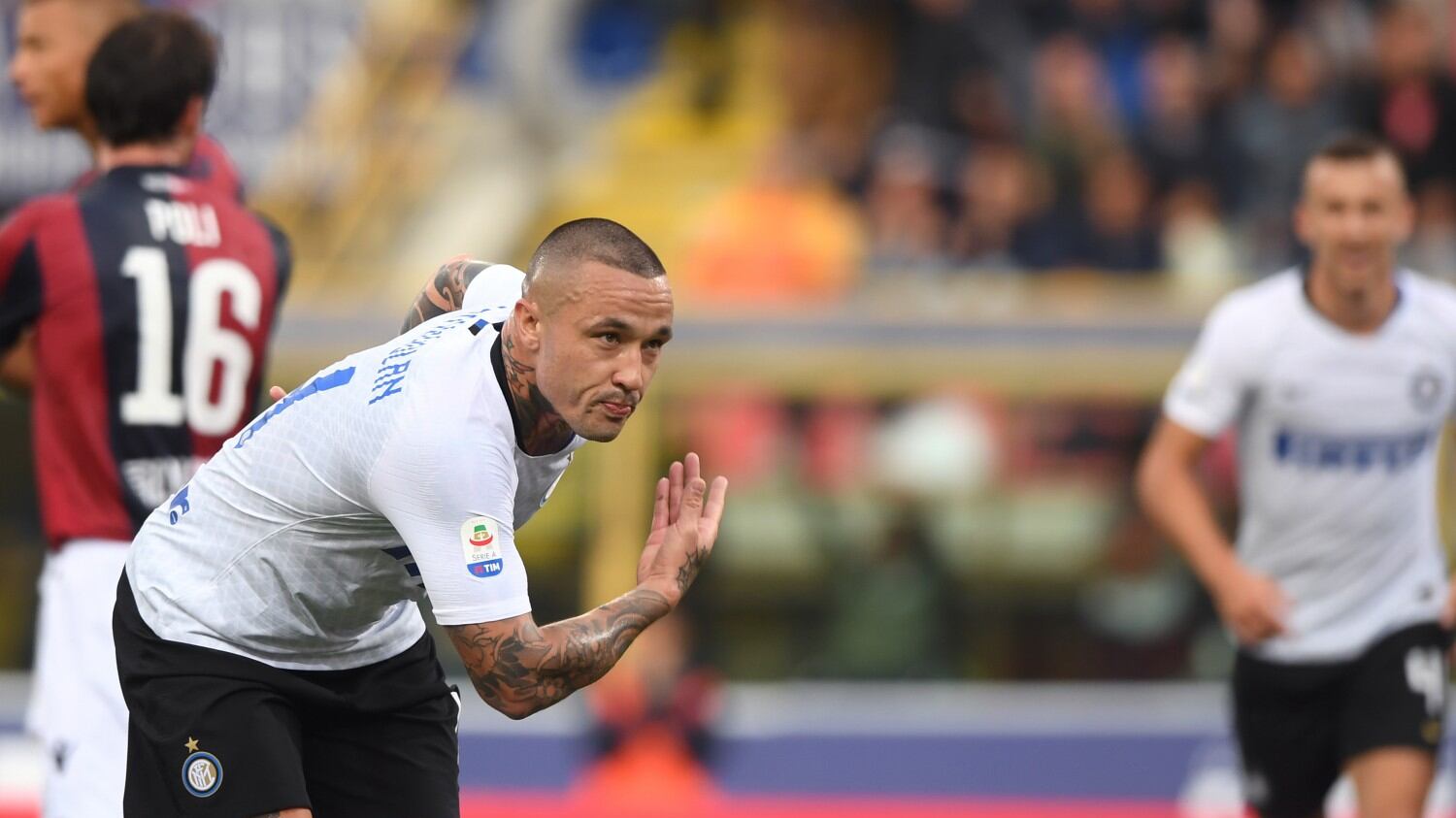 Nainggolan in crisi con la moglie: la 'colpa' è dell'ex di Dybala