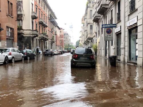 Le strade allagate a Milano per il maltempo