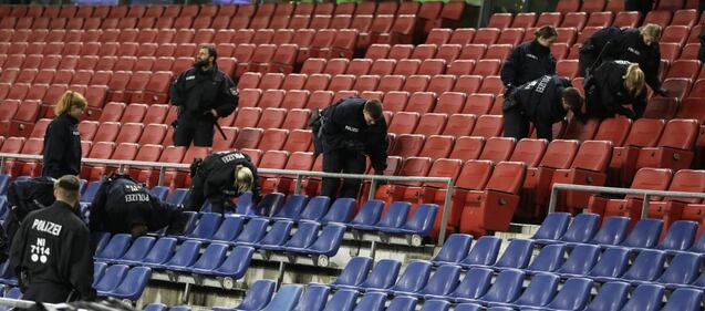 Hannover, polizia "bonifica" lo stadio 7