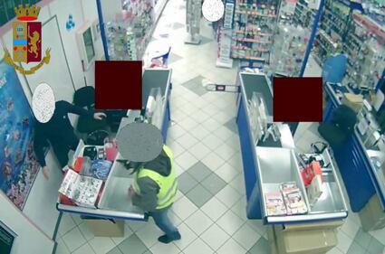Rapinatore seriale di esercizi commerciali arrestato a Milano 1