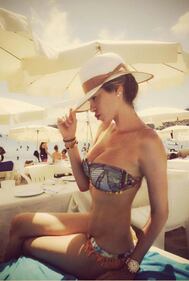 Aida Yespica, il seno esplode su Instagram 16