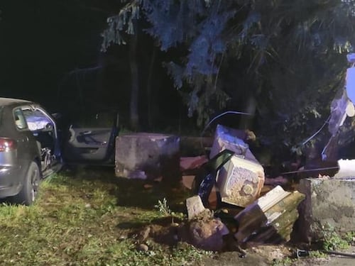 Auto contro un muro dopo la curva. Quattro ragazzi feriti, due sono gravi