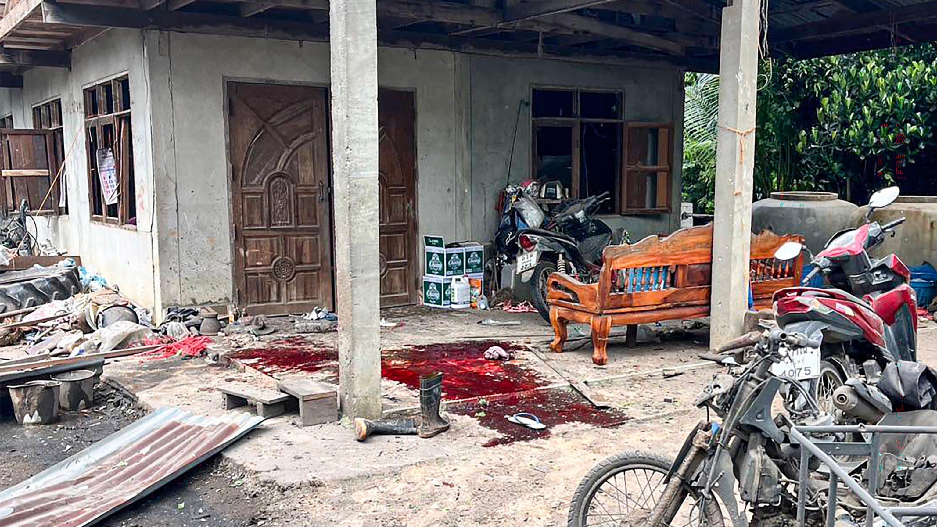 Scontri Thailandia-Cambogia: "12 morti e 40mila evacuati"