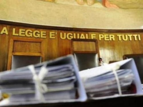 Giudice cade dalla sedia. I colleghi lo risarciscono: 139mila euro di danni