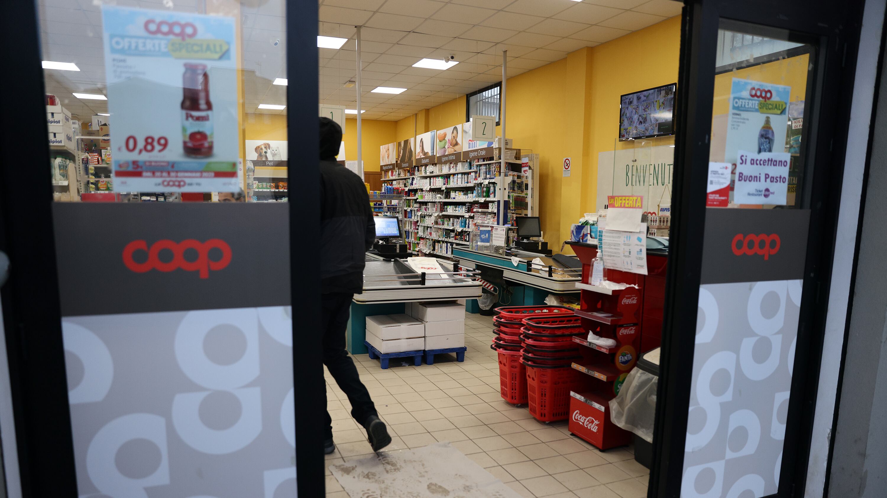 Il boss ripreso al supermercato. Il sospetto di un figlio segreto