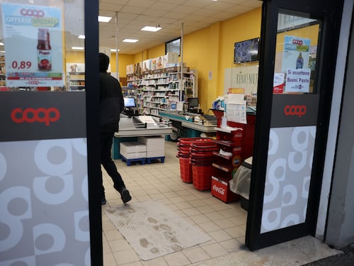 Il boss ripreso al supermercato. Il sospetto di un figlio segreto