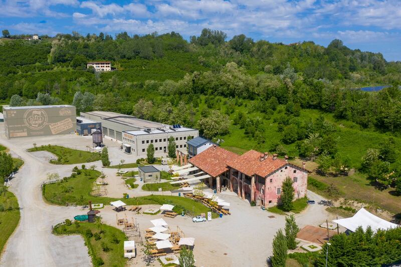 Lo stabilimento del Birrificio Agricolo Baladin a Piozzo (Cuneo)