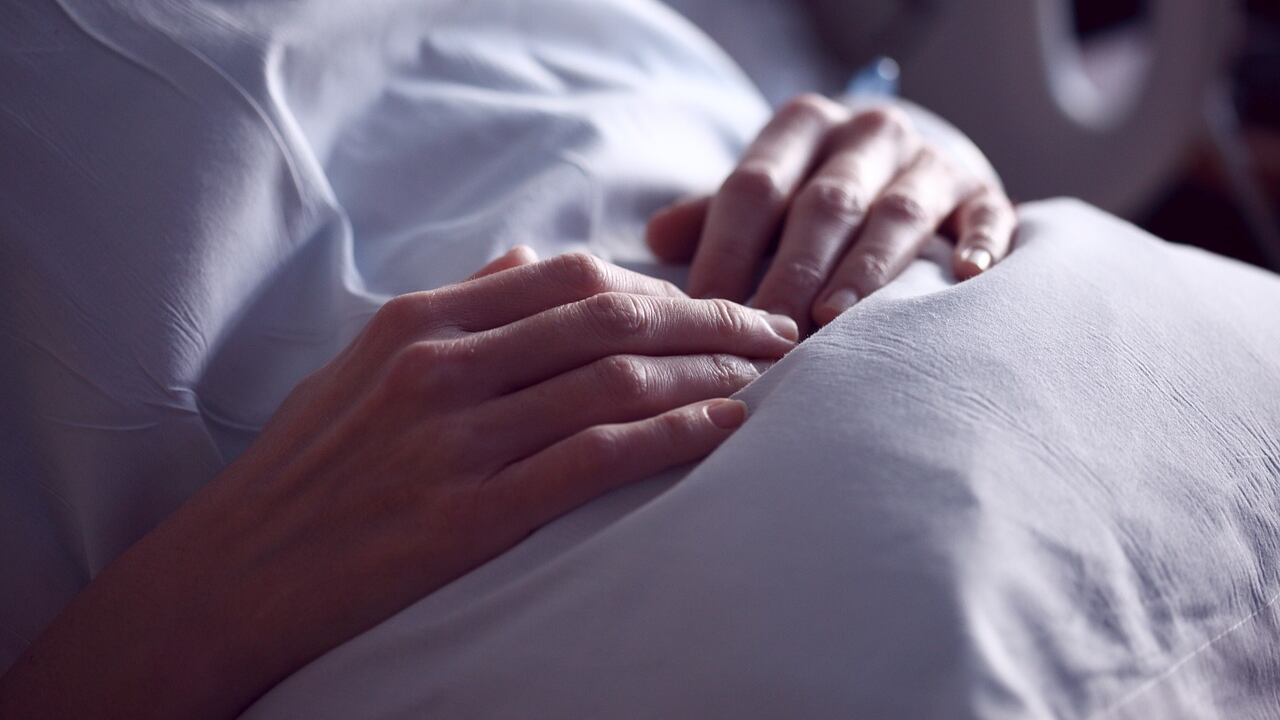 Abusi su pazienti di una clinica psichiatrica: infermiere in arresto a Ravenna