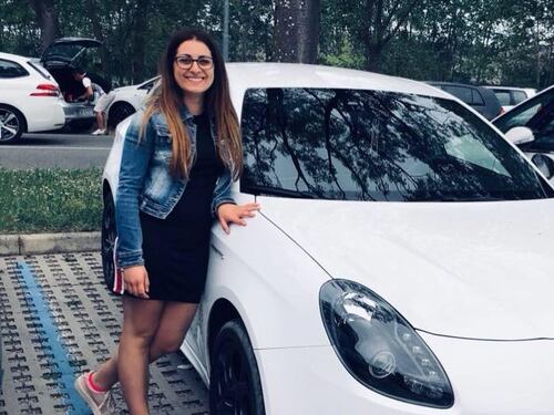 Le coltellate, il sangue e l'allarme: 26enne massacrata in casa a Treviso