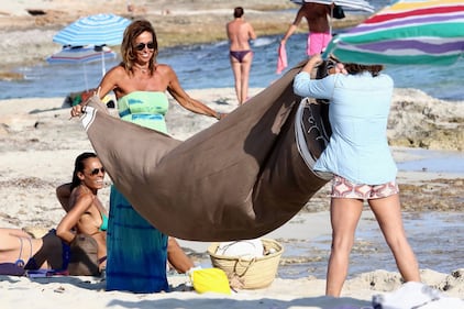 Cristina Parodi, topless a Formentera 15