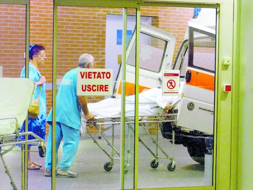 Due infermieri picchiati. In corsia come in trincea