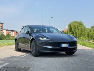 Model 3 RWD 2026: guarda le foto 14