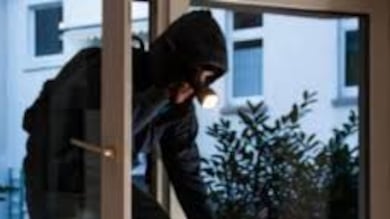 Roma, l'assalto e la rapina in villa: una famiglia in ostaggio di un commando armato