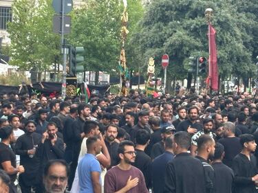 Quelle donne dietro a un telo nero al corteo dei musulmani sciiti: ecco cosa è successo  4