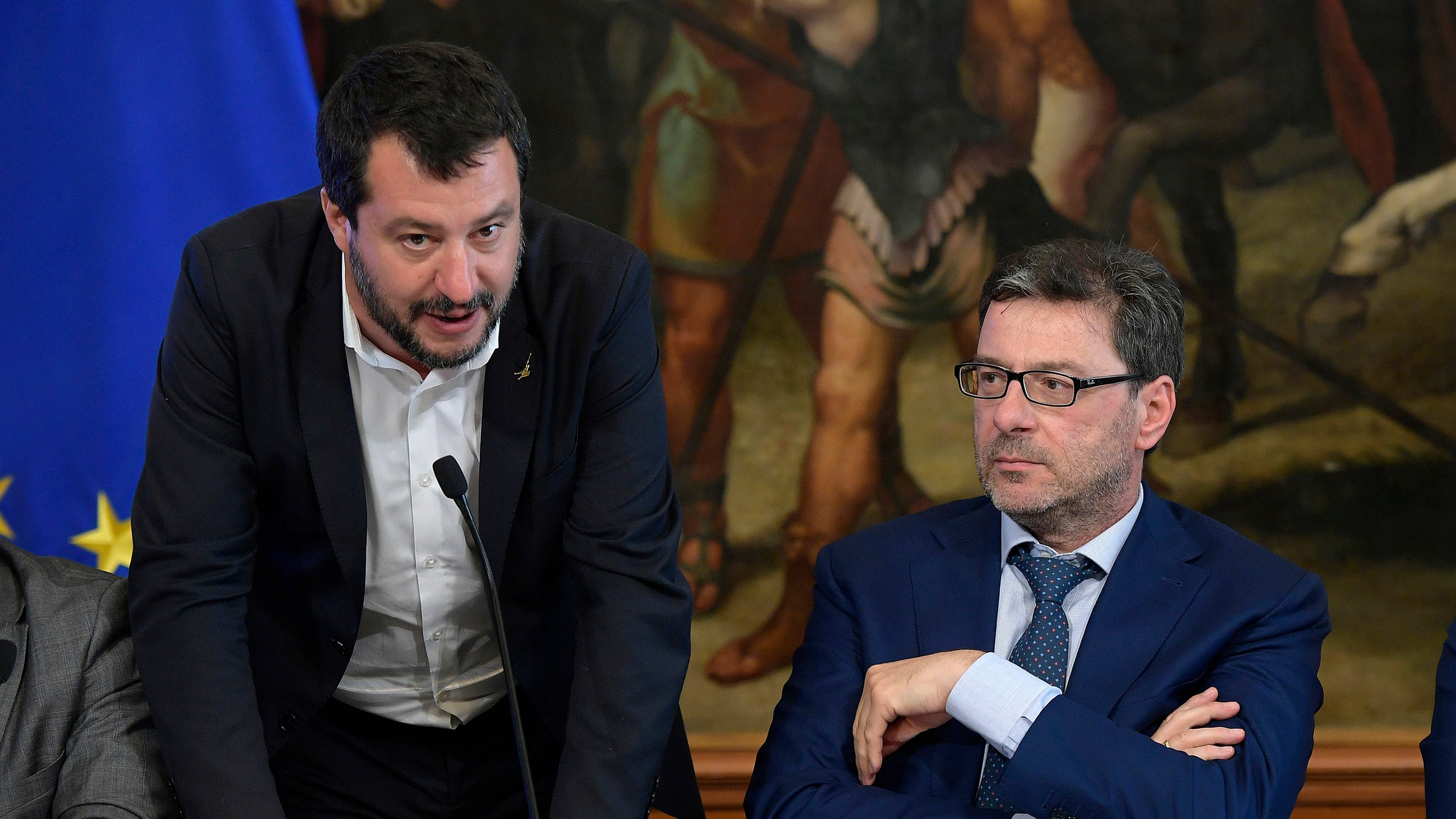 Salvini apre lo scontro. Lega astenuta in Cdm ma Draghi tira dritto