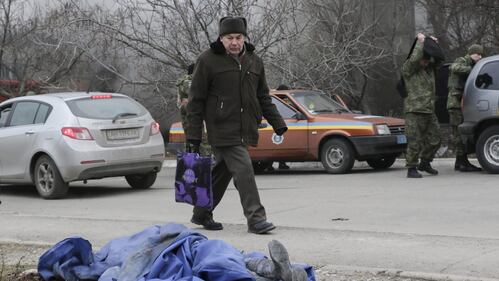 Case danneggiate da un attacco a Sartana e Mariupol 3