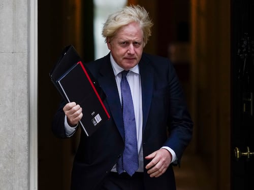Sospetti di corruzione e seggi in vendita. Per Johnson i guai non finiscono mai