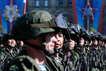 Putin alla parata col nastro degli indipendentisti 8