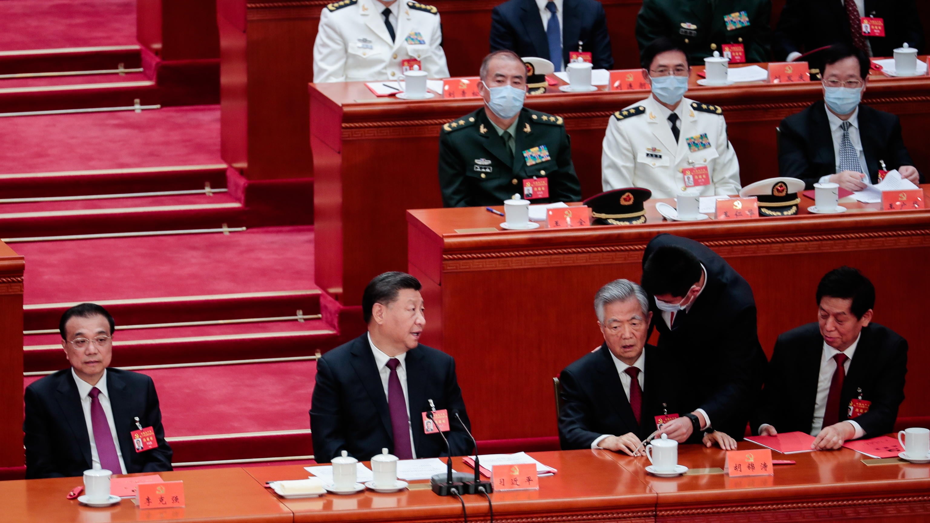 "Portato fuori dal Congresso...": cosa è successo all'ex leader cinese Hu Jintao