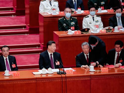 "Portato fuori dal Congresso...": cosa è successo all'ex leader cinese Hu Jintao