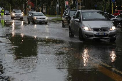 Esonda il Seveso: Milano ancora sott'acqua 11