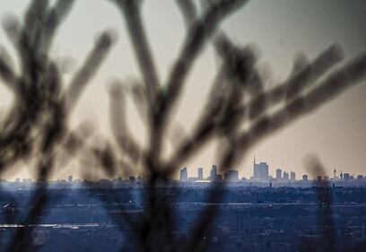 Bergano, lo skyline di Milano ben visibile dalle mura di città alta 5