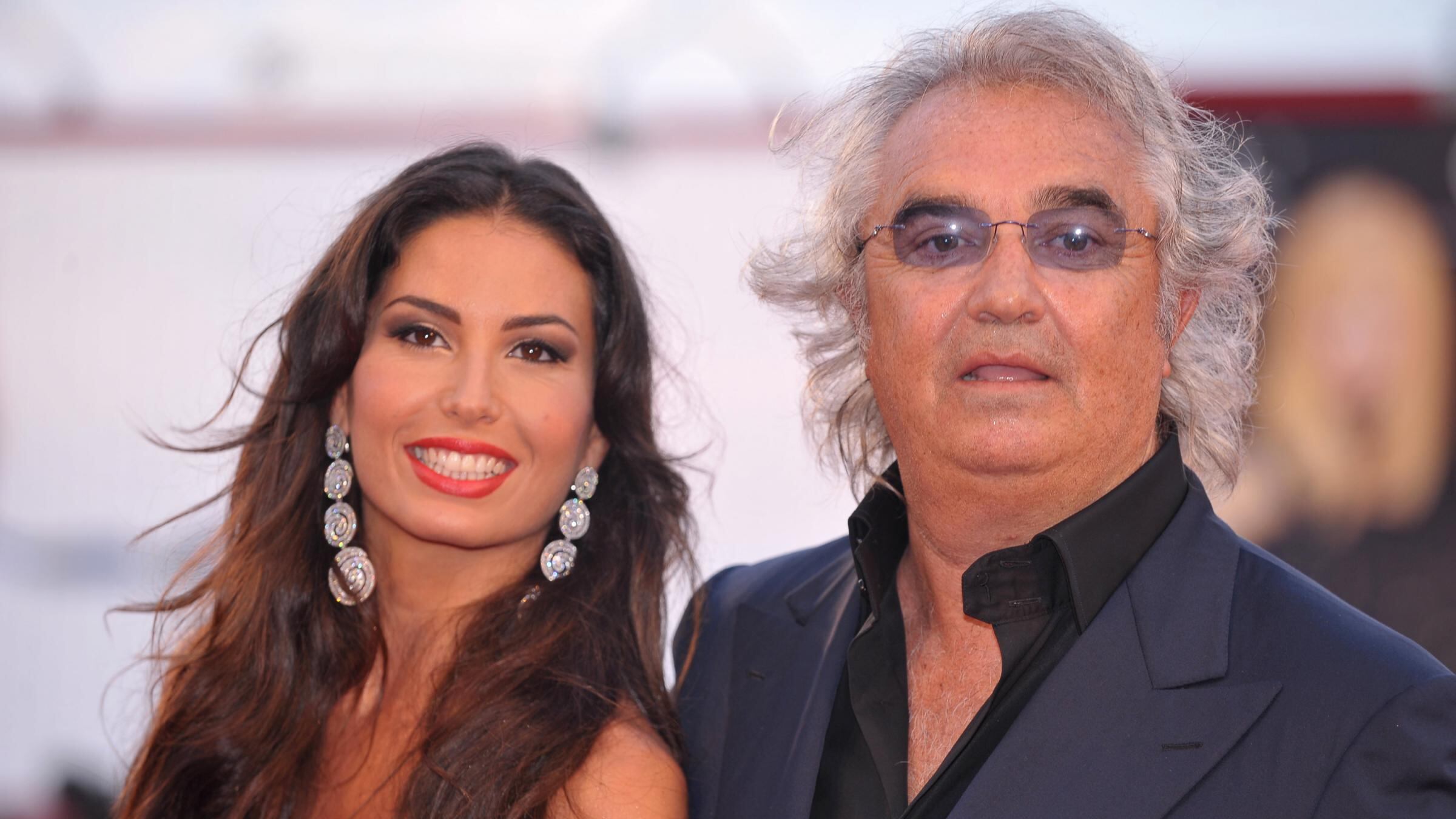 Elisabetta Gregoraci infastidita dai paparazzi: "Non pubblico foto con Briatore"