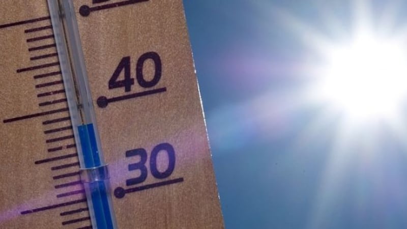 Fine settimana bollente, atteso picco di calore: le 23 città da bollino rosso