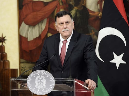 Libia, Conte ora corre ai ripari: "Domani Sarraj arriverà in Italia"