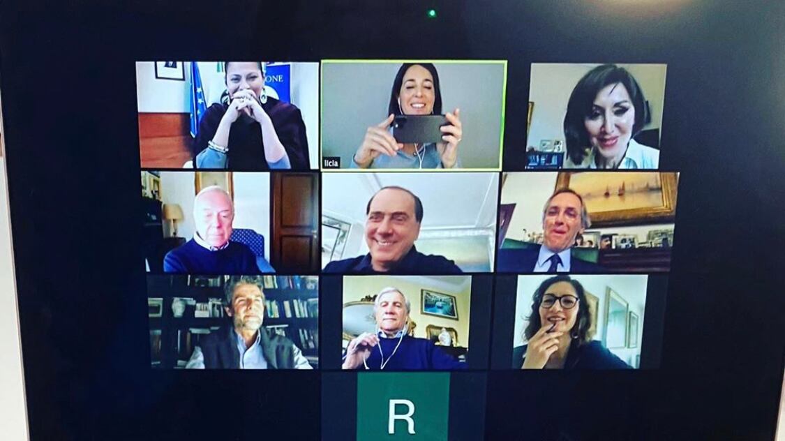 Berlusconi i suoi: "Grazie alla tecnologia rimaniamo in piena attività"