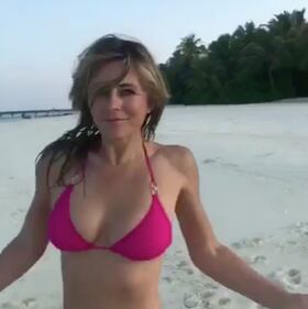 Liz Hurley, balletto bollente sui social 14
