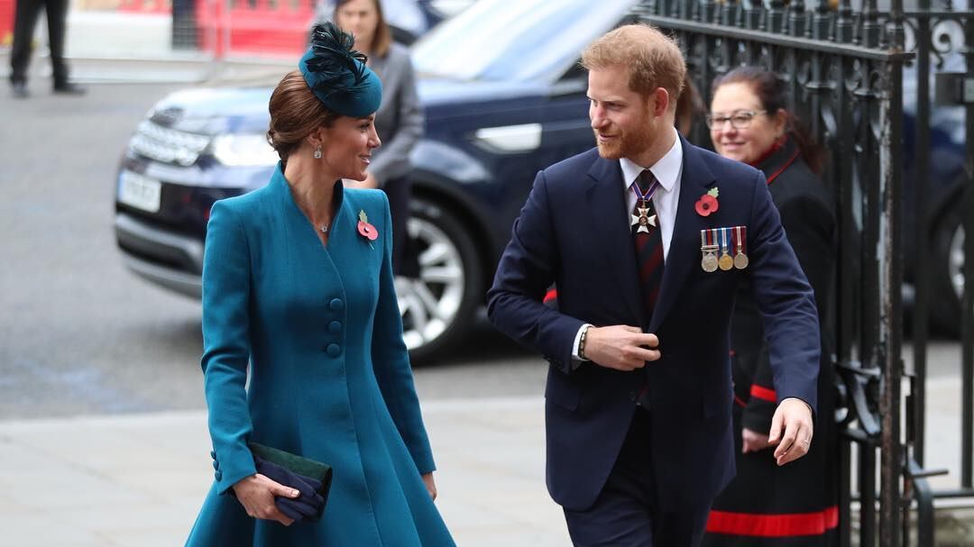 Ecco perché Kate Middleton deve camminare dietro al principe Harry