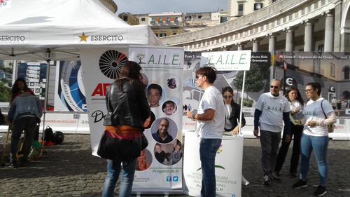Napoli, tutti in fila per Alessandro Maria 5