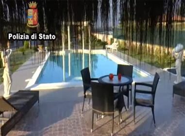 Casamonica, una vita da nababbi tra ferrari e ville con piscina 17