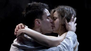 Amore-morte all'Elfo, torna in scena l'eterno dramma di Romeo e Giulietta