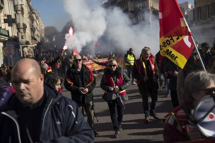Francia, proteste contro la riforma delle pensioni 6